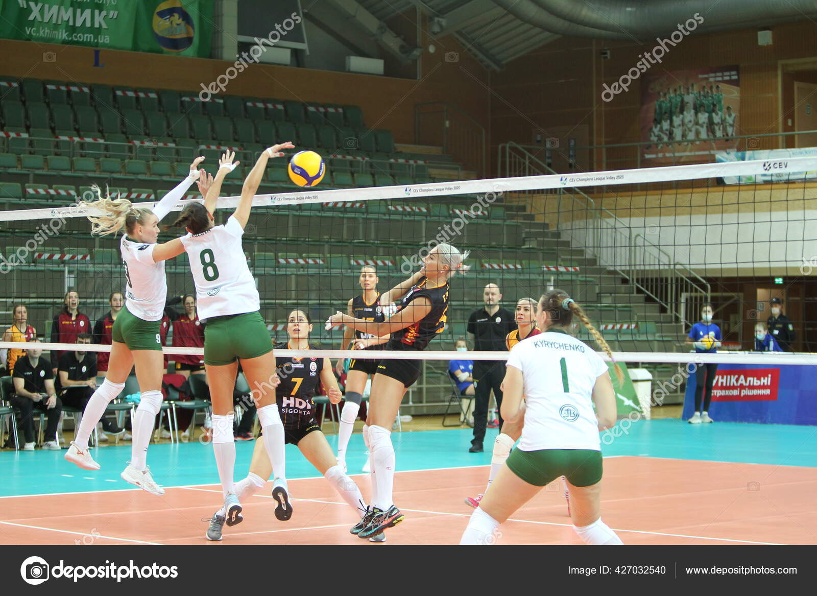 Ukraine équipe nationale féminine de volley photo de match et de podium 3