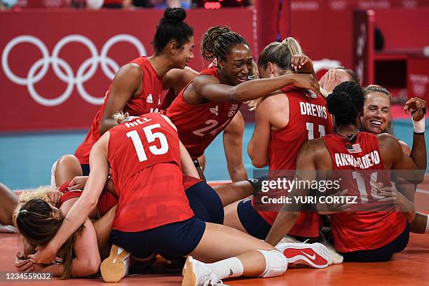 États-Unis équipe nationale féminine de volley photo de match et de podium 3